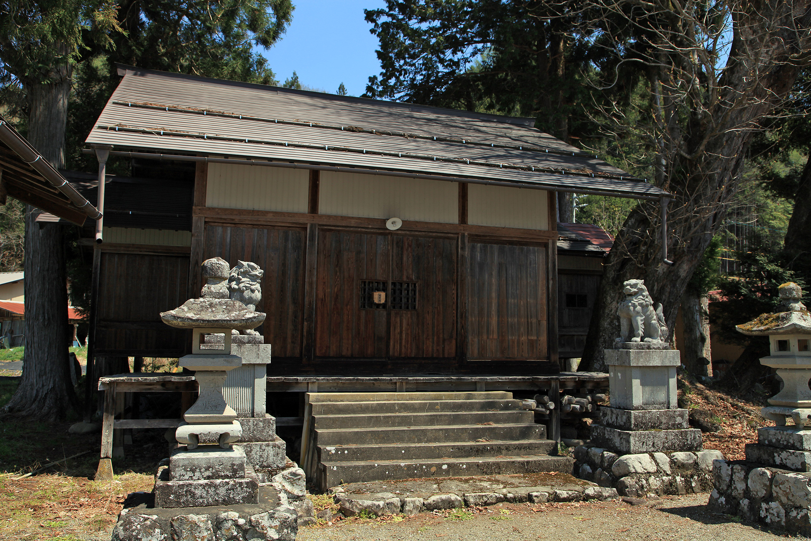 立岩神社のしだれ桜